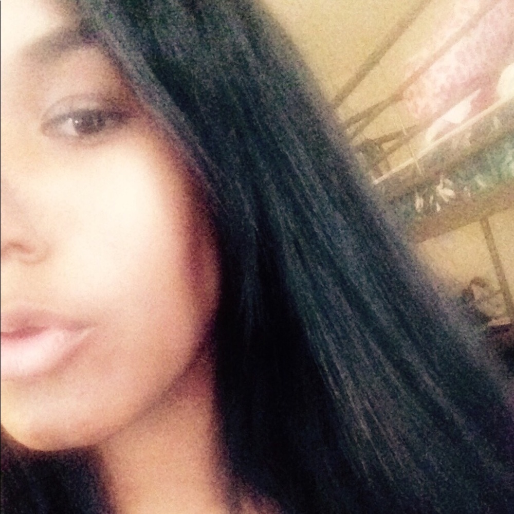 Meet your Posher, Alanis